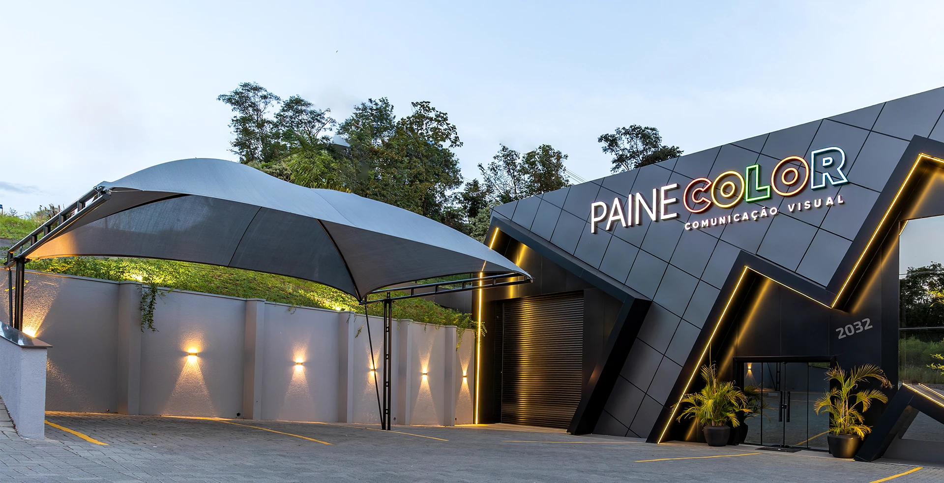 Sede da Painecolor na Av. Duque de Caxias, em Francisco Beltrão — PR