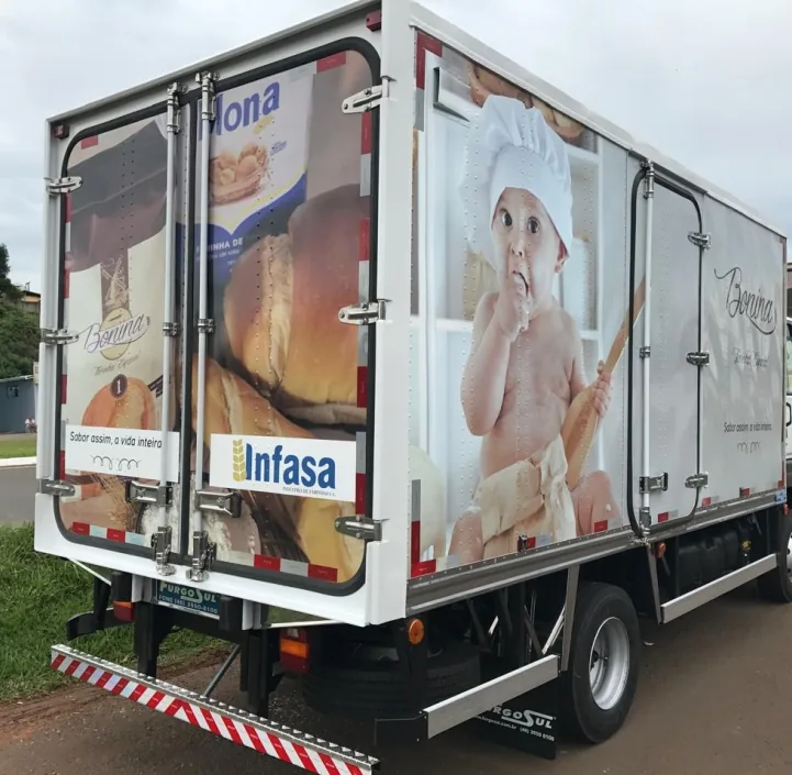 Caminhão envelopado Infasa