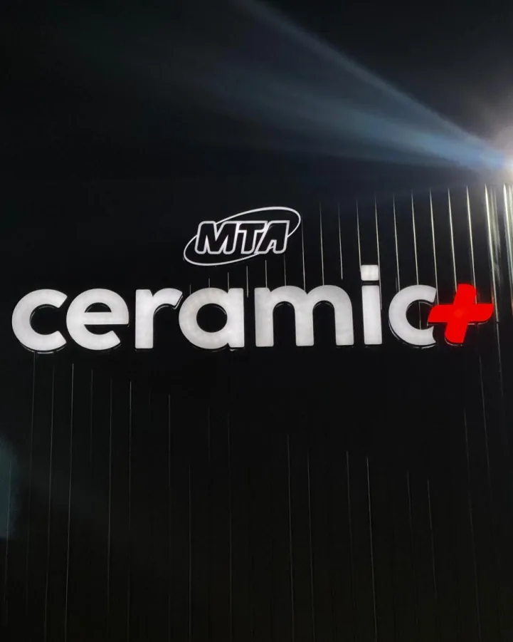 Letra caixa iluminada da MTA Ceramic+