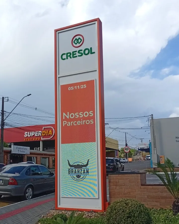Totem de parceiros da Cresol